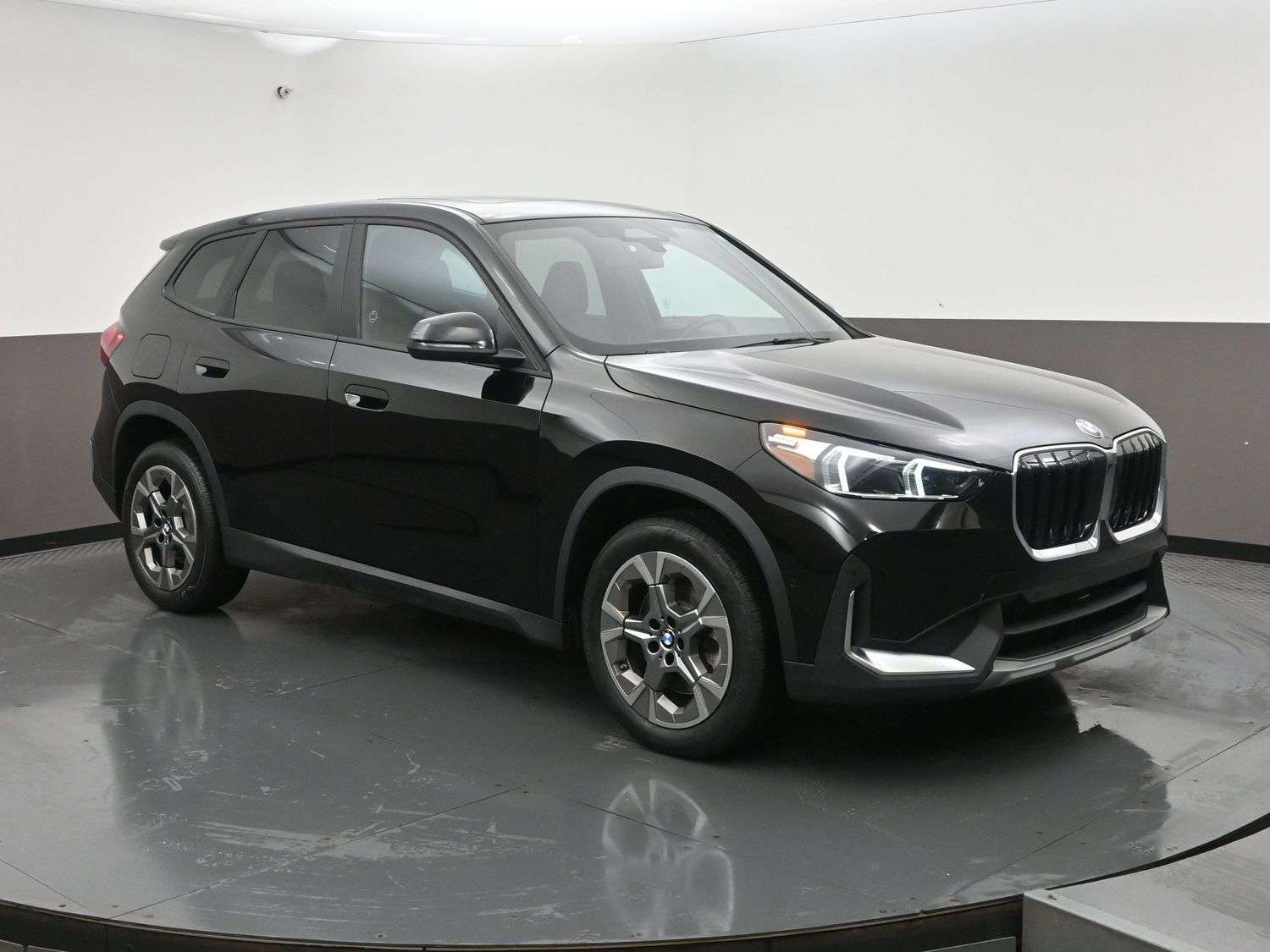 2025 BMW X1 XDRIVE28I Call 902-466-9550 6 Pass, Apple Carplay/ 2,000 cc 4 cyl