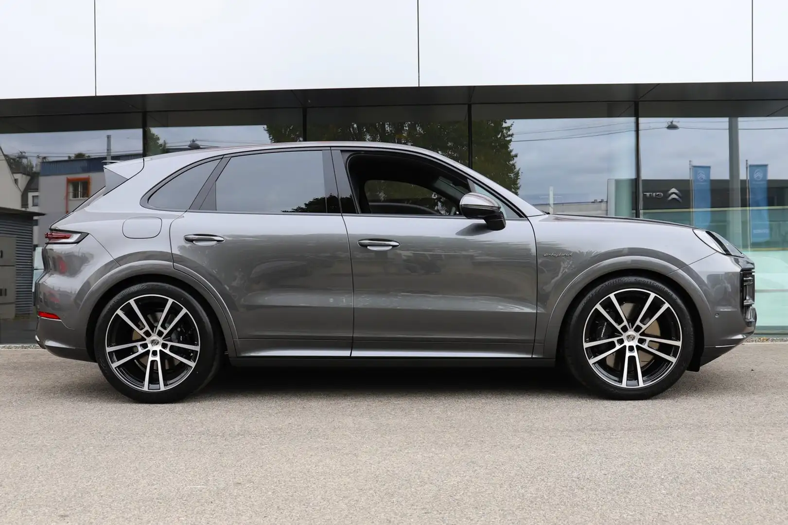 Porsche Cayenne Turbo E-Hybrid Grau - 2