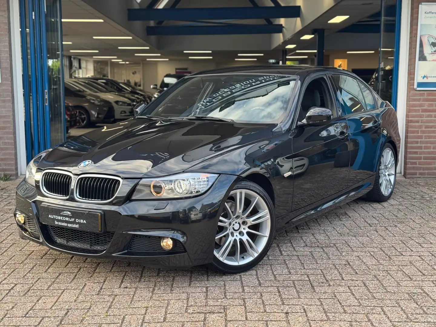 BMW 318 3-serie 318i Corporate LeaseM Sport Edition 2011 A Zwart - 2