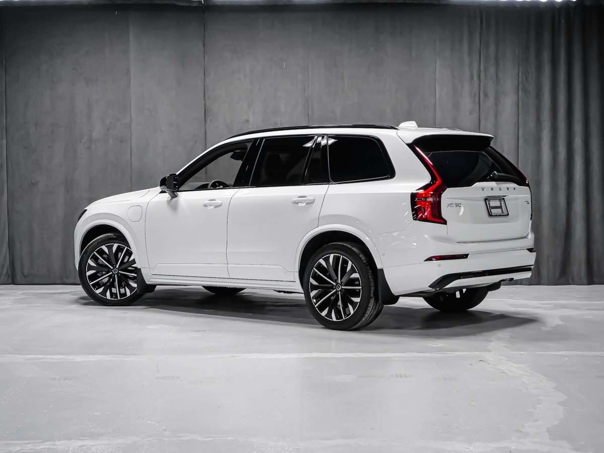 2026 Volvo XC90 Ultra 7-Seater (Dark Theme) alt 4