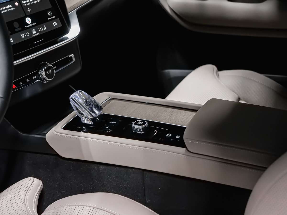 2026 Volvo XC90 Ultra 7-Seater (Dark Theme) thumb 8