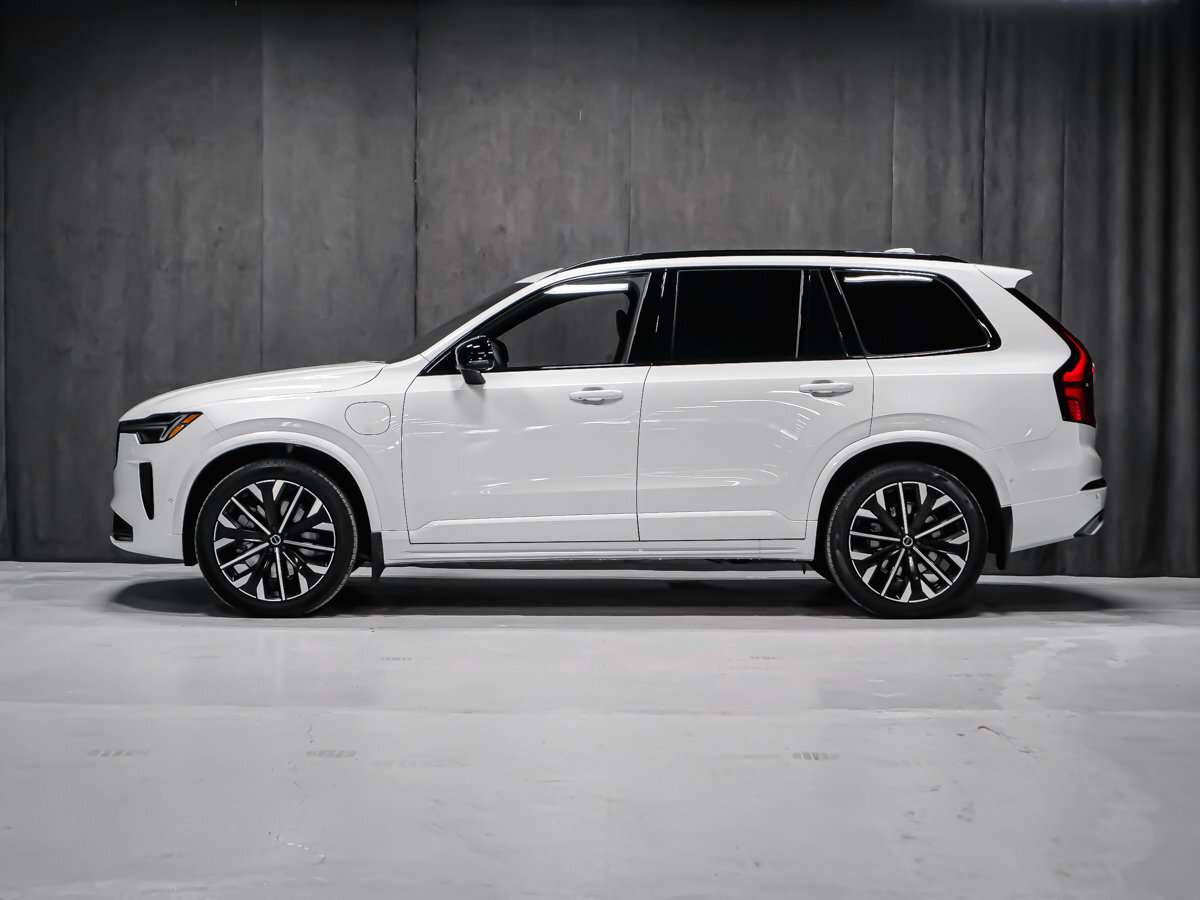 2026 Volvo XC90 Ultra 7-Seater (Dark Theme) alt 3