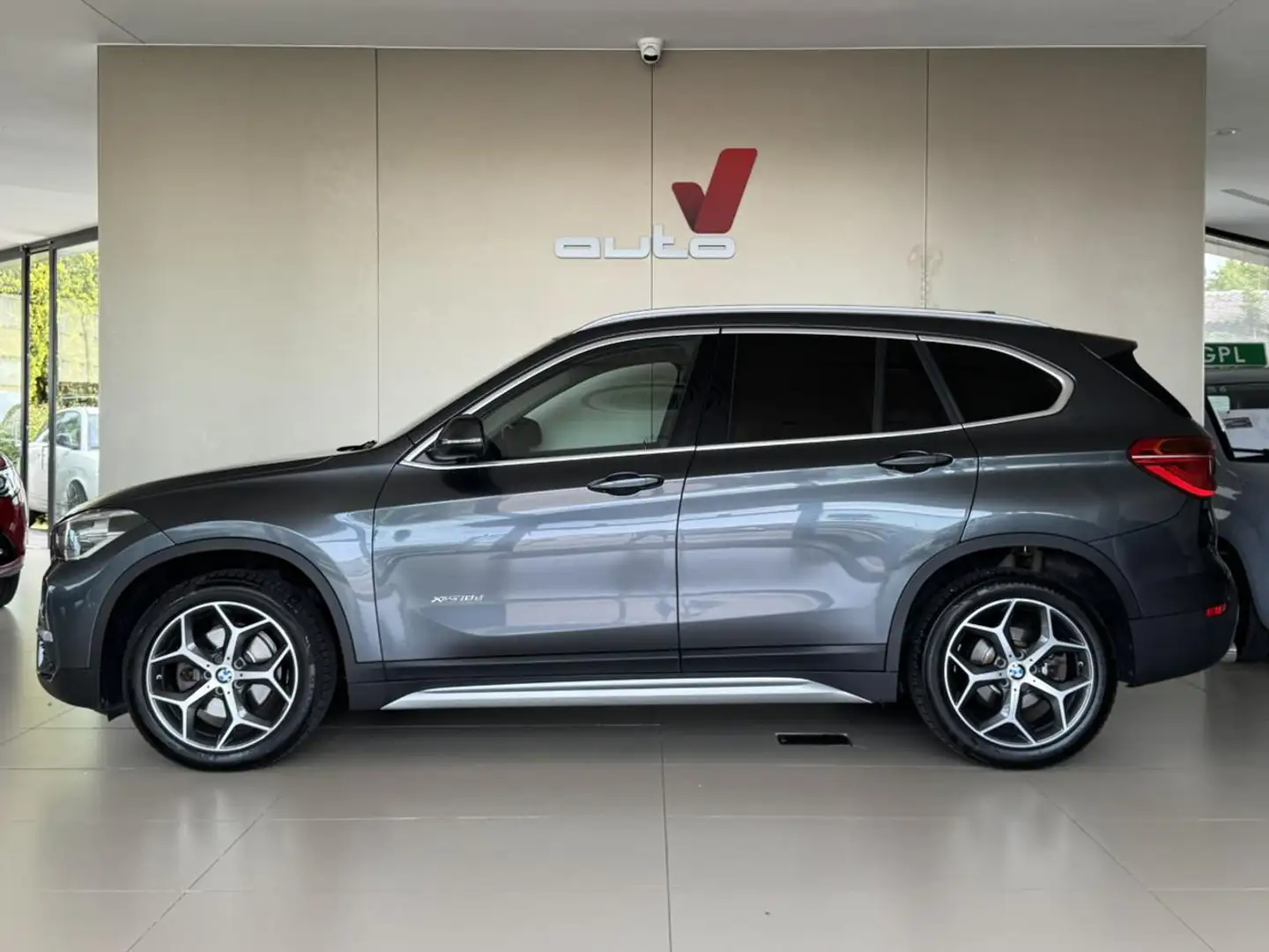 BMW X1 xDrive18d xLine + SEDILI IN PELLE + FARI LED Grigio - 1