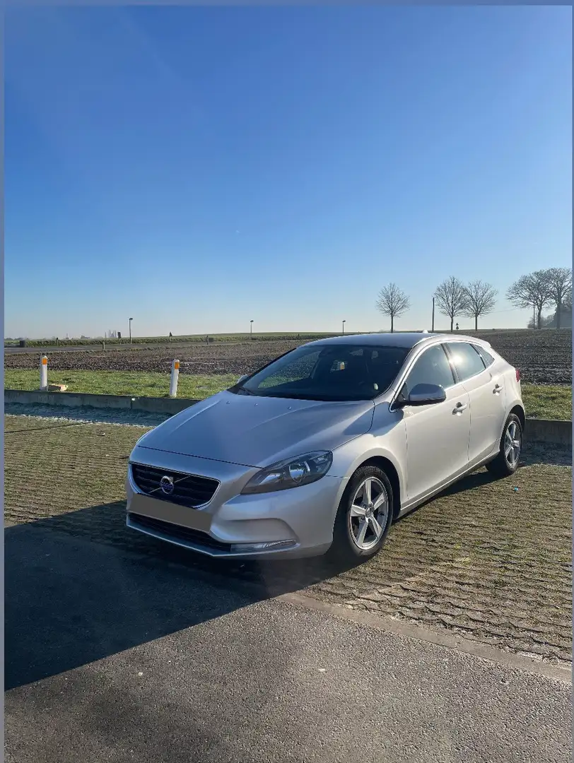 Volvo V40 D2 Powershift Momentum - 1