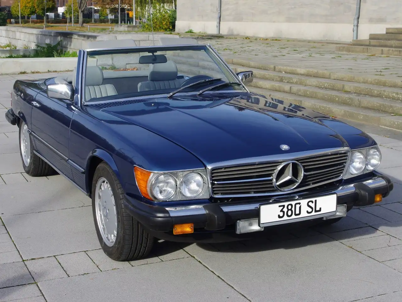 Mercedes-Benz SL 380