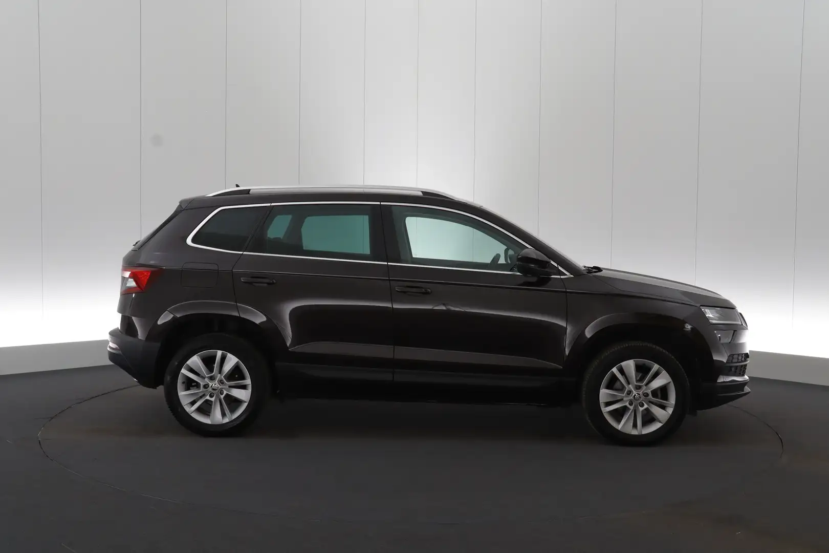 Skoda Karoq 1.6 CR TDi DSG Style Corporate+ LED GPS PDC CAM Ke Braun - 2