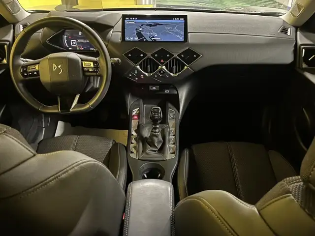 DS Automobiles DS 3 Crossback view 2