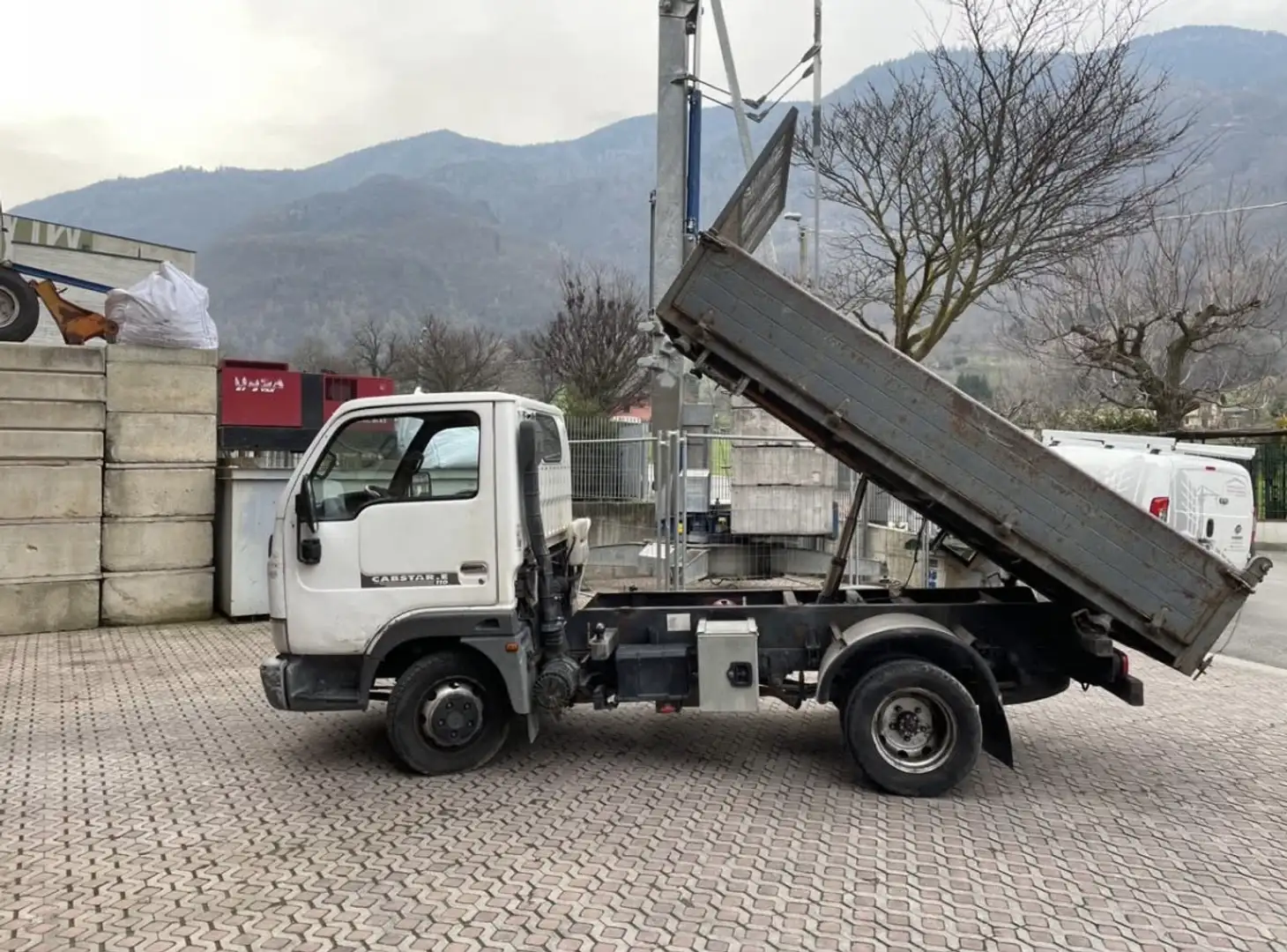 Nissan Cabstar 120 - 2