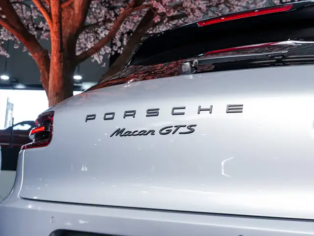Porsche Macan view 6