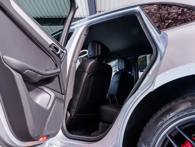 Porsche Macan view 14