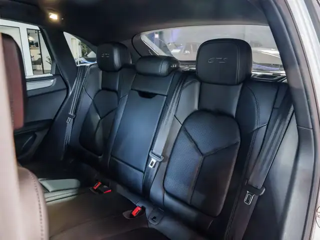 Porsche Macan view 15