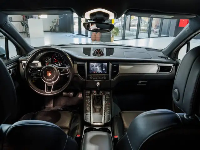 Porsche Macan view 9