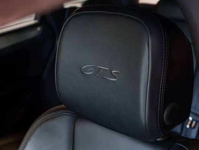 Porsche Macan view 13
