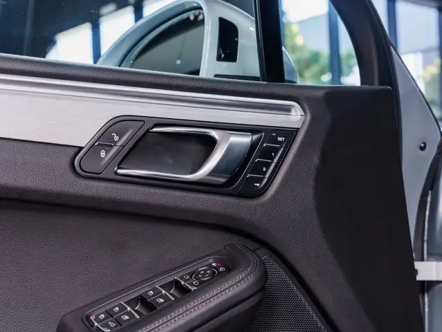 Porsche Macan view 10