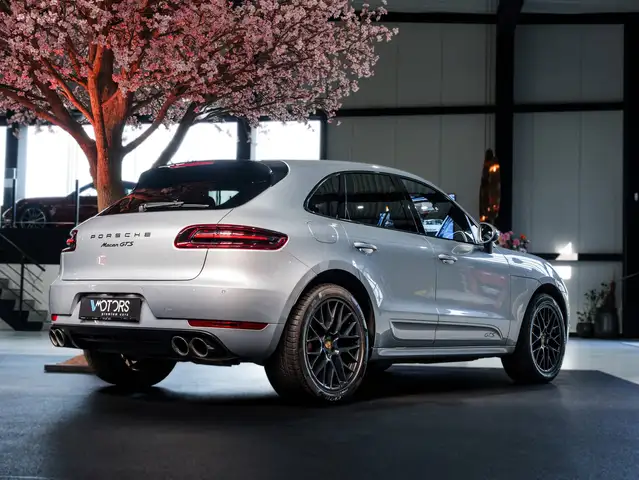 Porsche Macan view 5