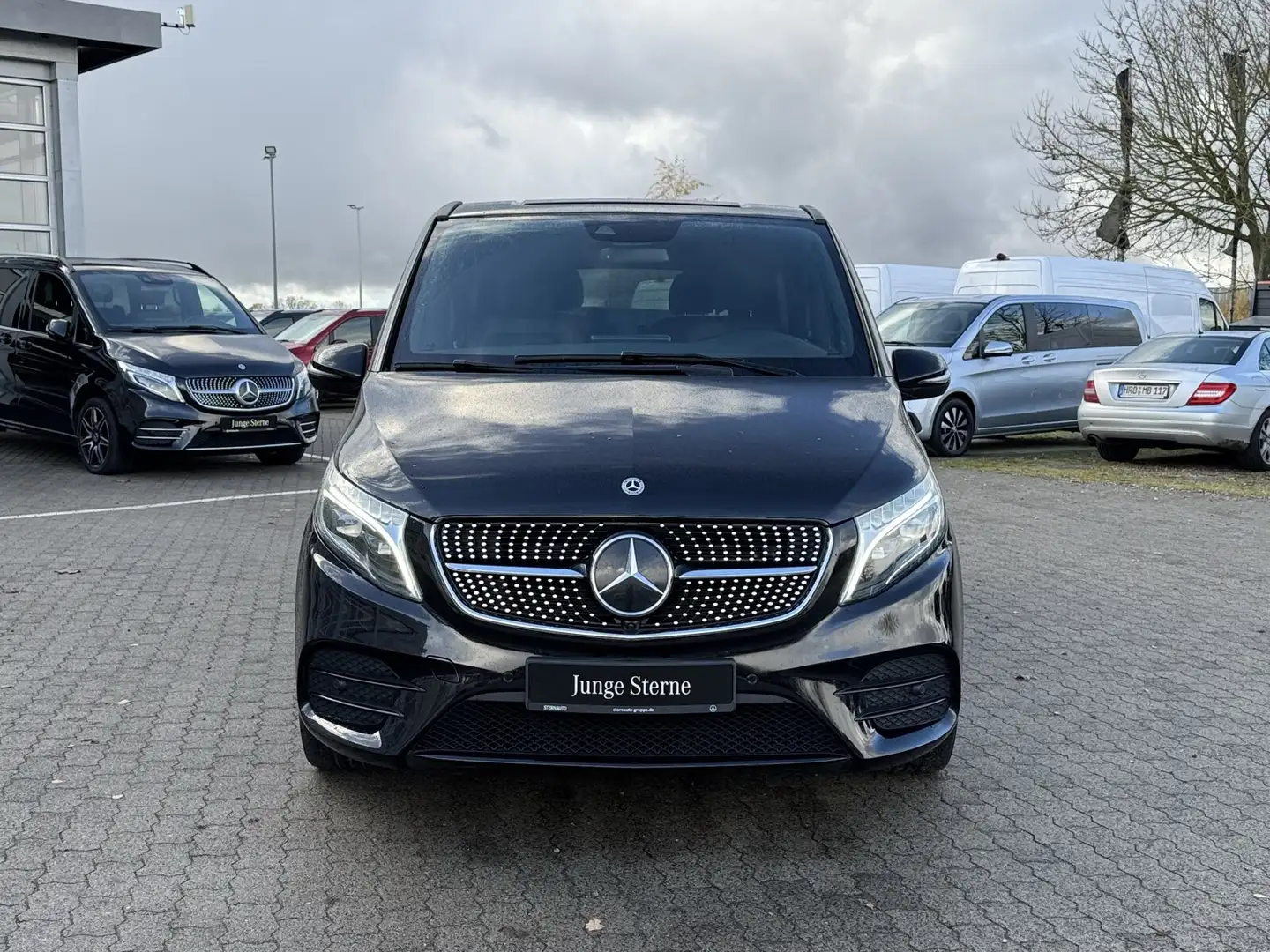 Mercedes-Benz V 300 V 300 d ED. Lang AMG DISTR Navi LED Leder Tisch Schwarz - 2