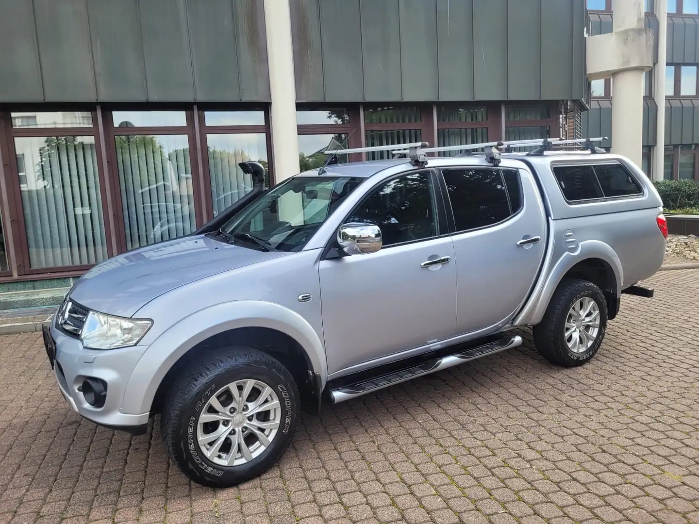 Mitsubishi L200 Diamant Edition 4WD Aut.-HARDTOP-AHK 3000 KG-EURO5 Gris - 2