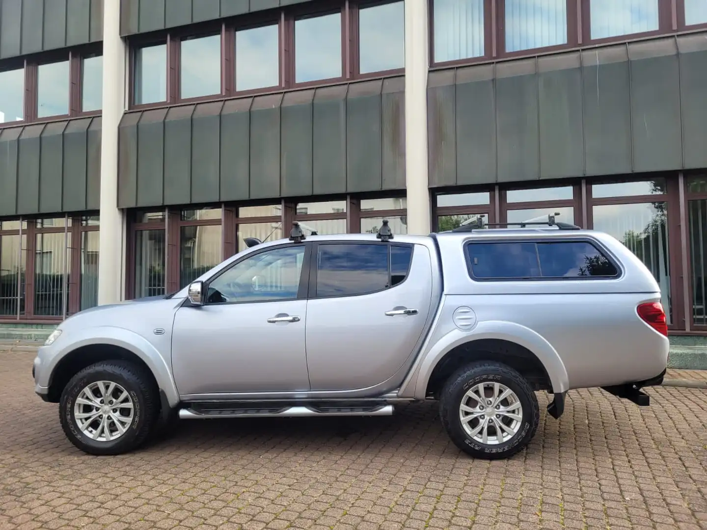 Mitsubishi L200 Diamant Edition 4WD Aut.-HARDTOP-AHK 3000 KG-EURO5 Gris - 1