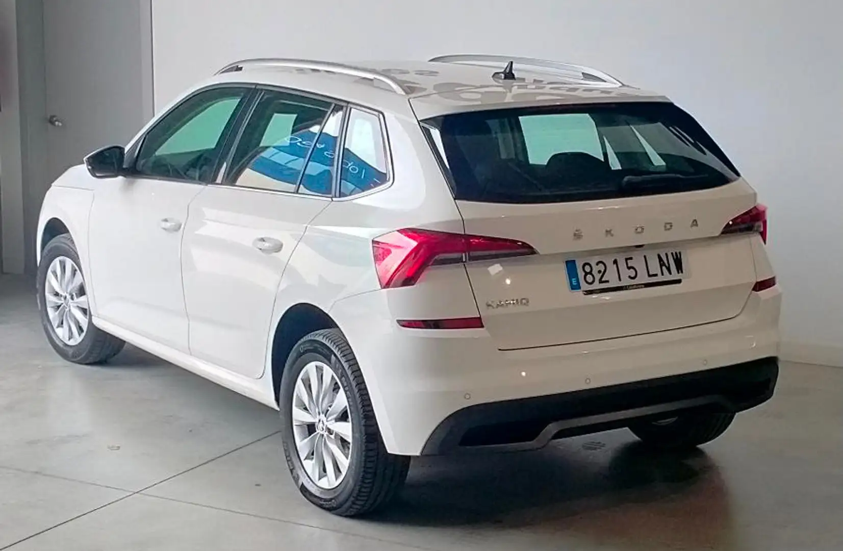 Skoda Kamiq Pequeño Manual de 5 Puertas Blanco - 2