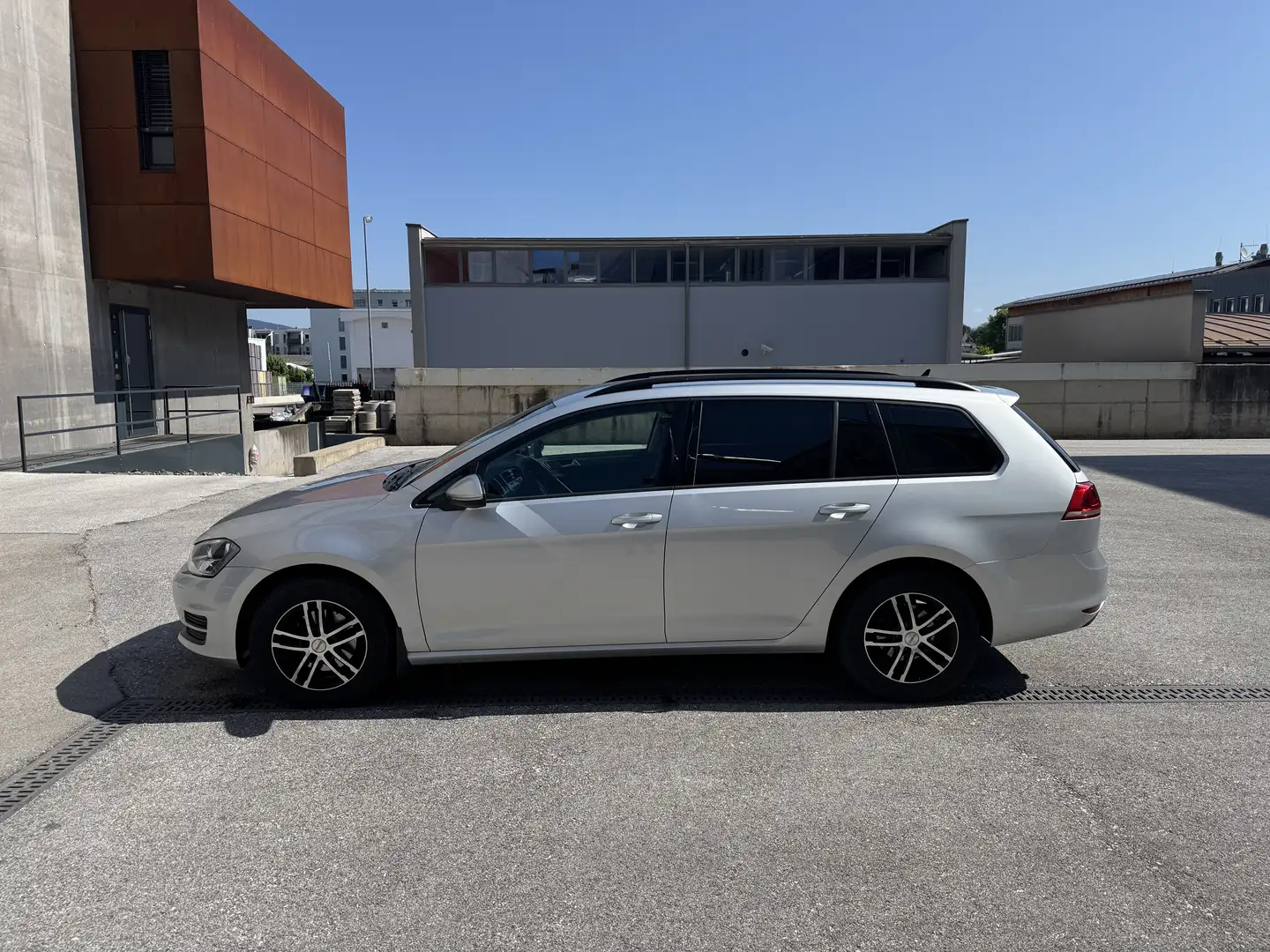 Volkswagen Golf Variant Comfortline BMT 1,6 TDI STANDHZG SITZHZG TEMPOMAT - 1
