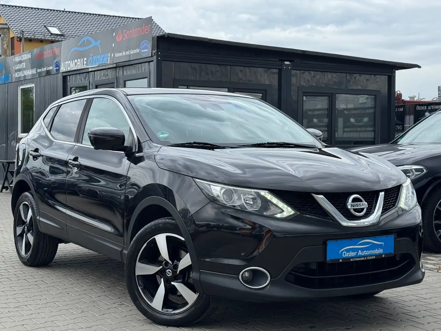 Nissan Qashqai 1.6 dCi N-Connecta 4x4++Finanzierung++ Schwarz - 1