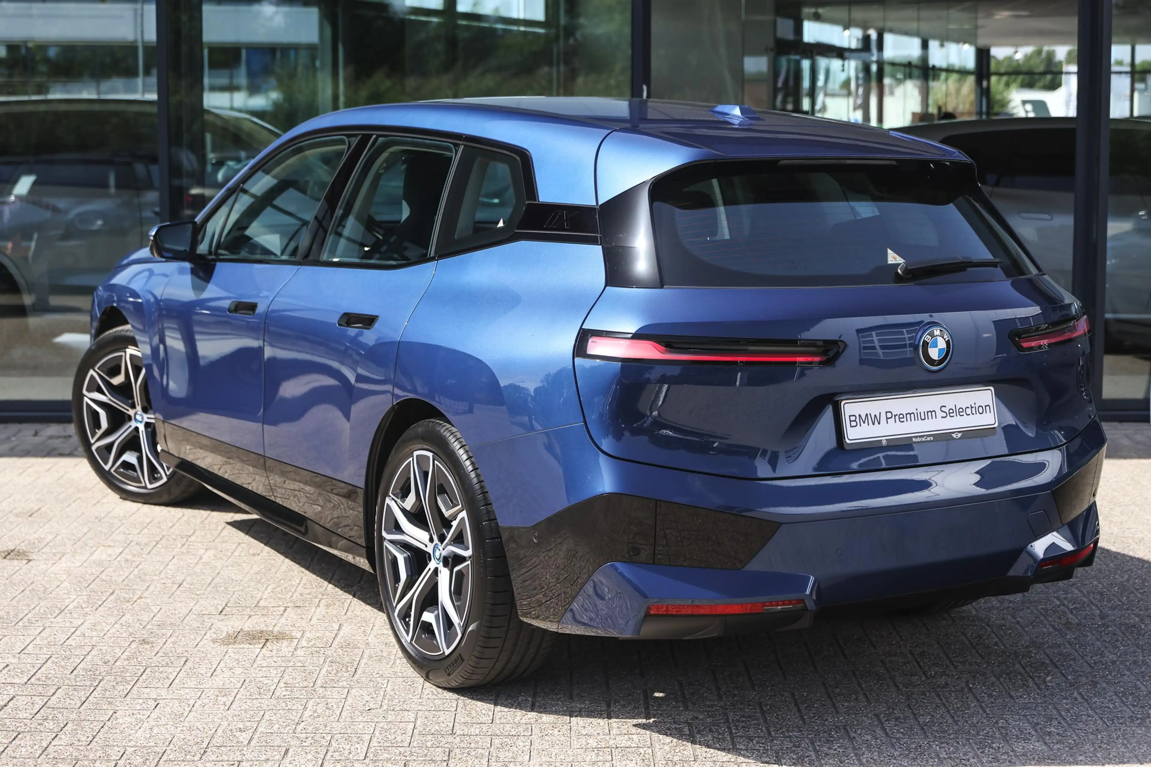 BMW iX xDrive40 High Executive / Sportpakket / Comfort Ac — photo 2