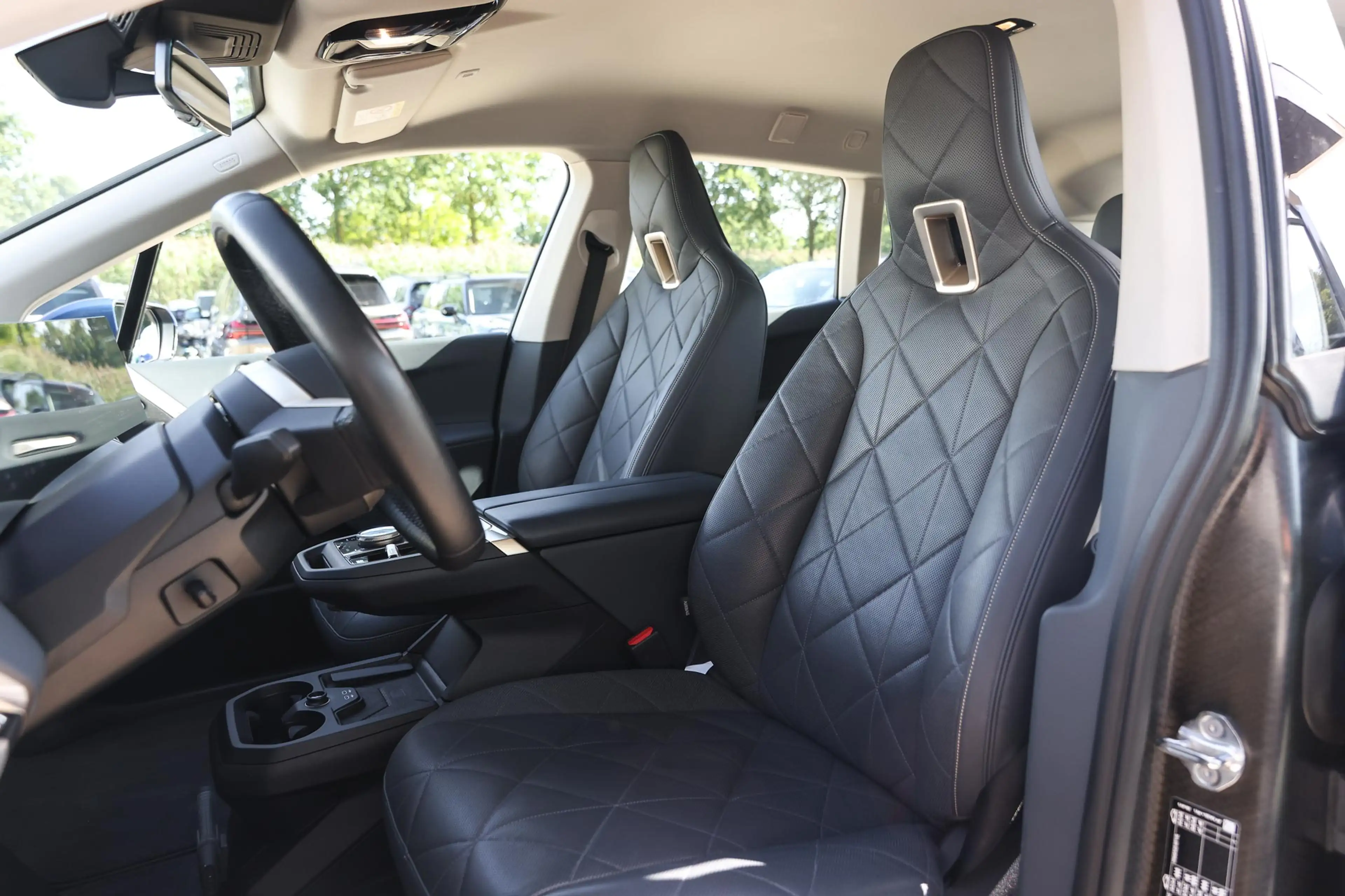 BMW iX xDrive40 High Executive / Sportpakket / Comfort Ac — photo 9