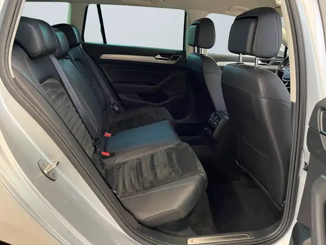 Volkswagen Passat view 11