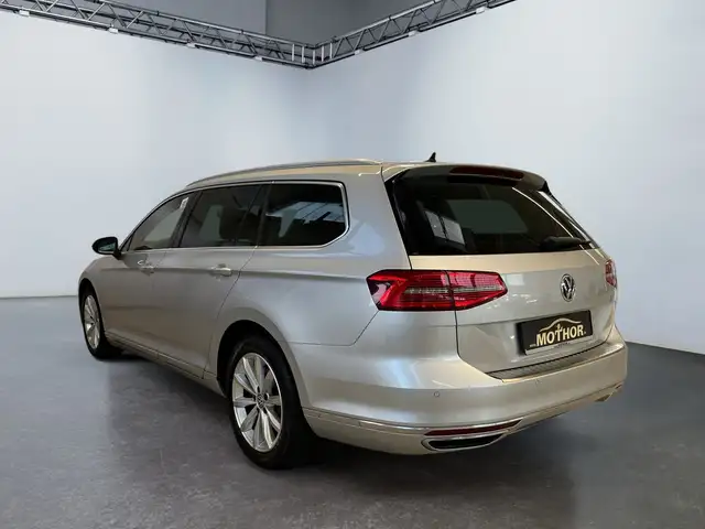 Volkswagen Passat view 4