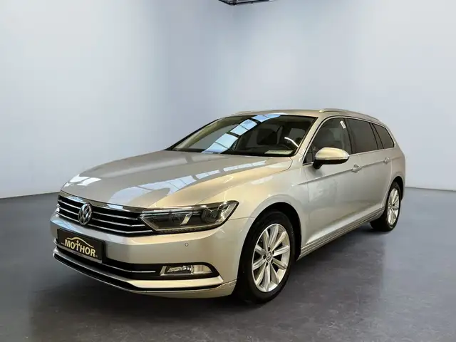 Volkswagen Passat view 2