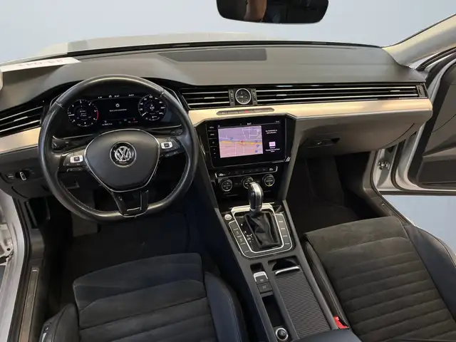 Volkswagen Passat view 8