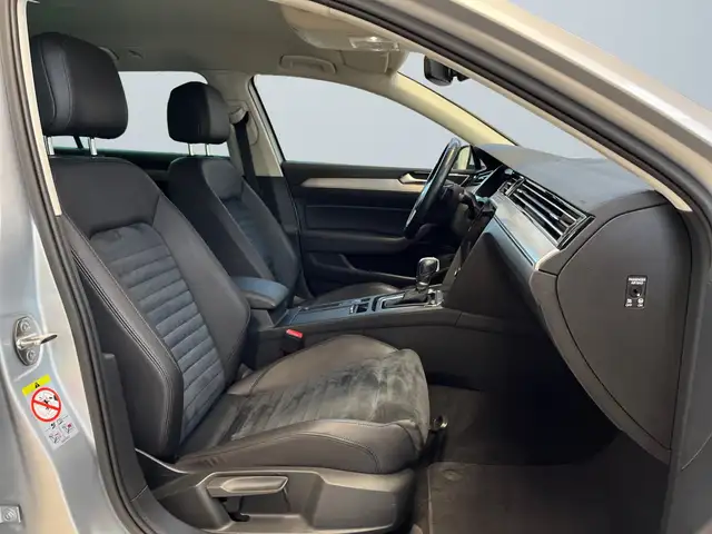 Volkswagen Passat view 10