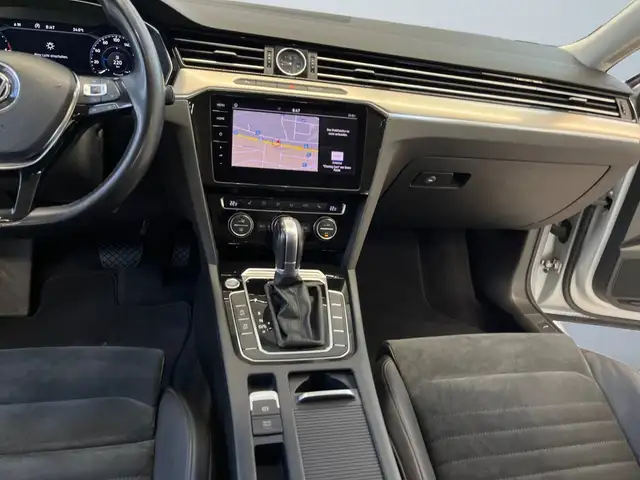 Volkswagen Passat view 9