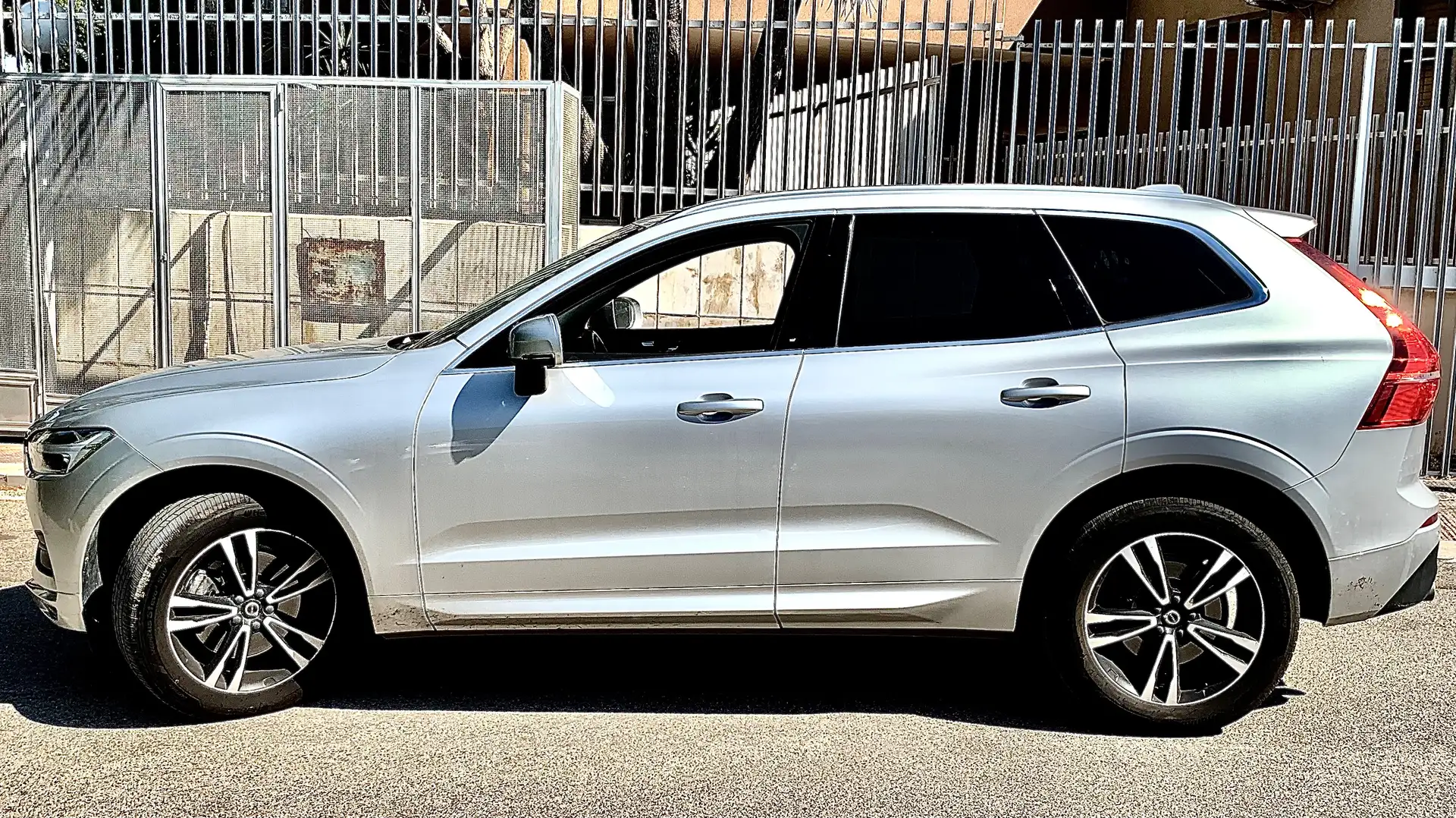 Volvo XC60 XC60 2.0 B4 Momentum Pro Geartronic Argento - 2