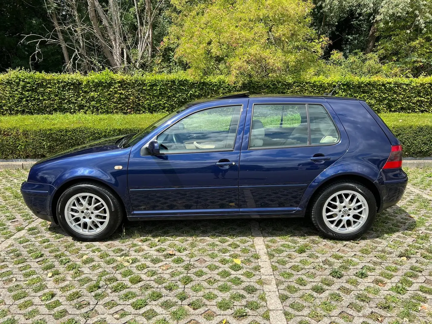 Volkswagen Golf 1.8i Highline Blue - 2