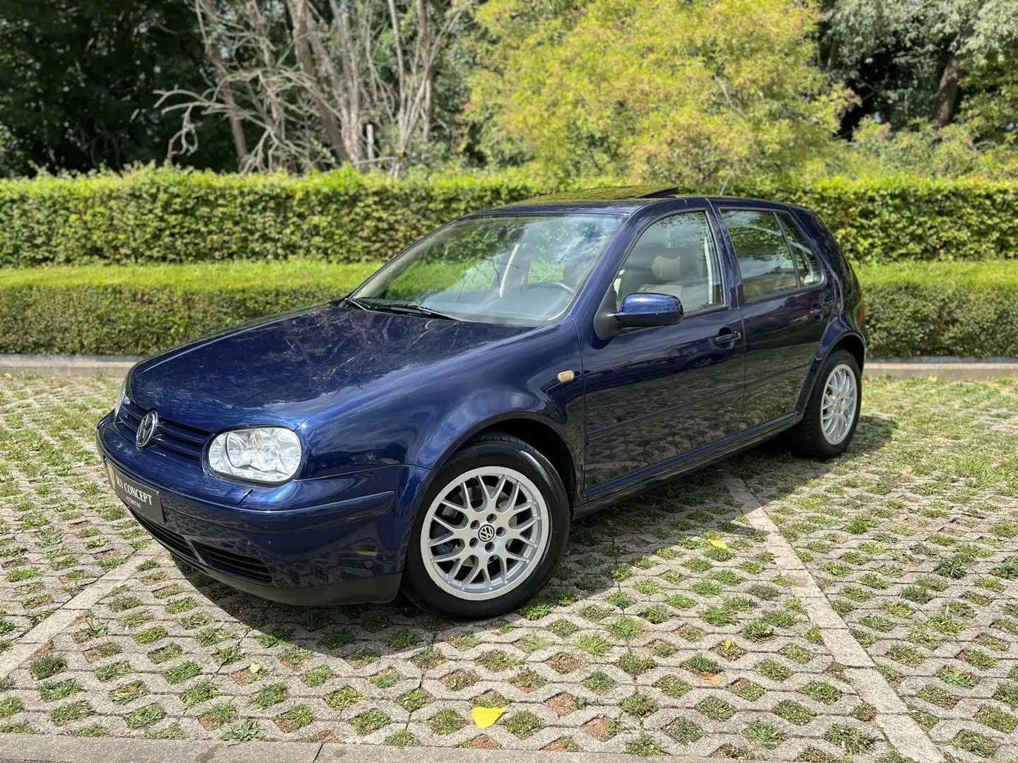 Volkswagen Golf 1.8i Highline Blue - 1