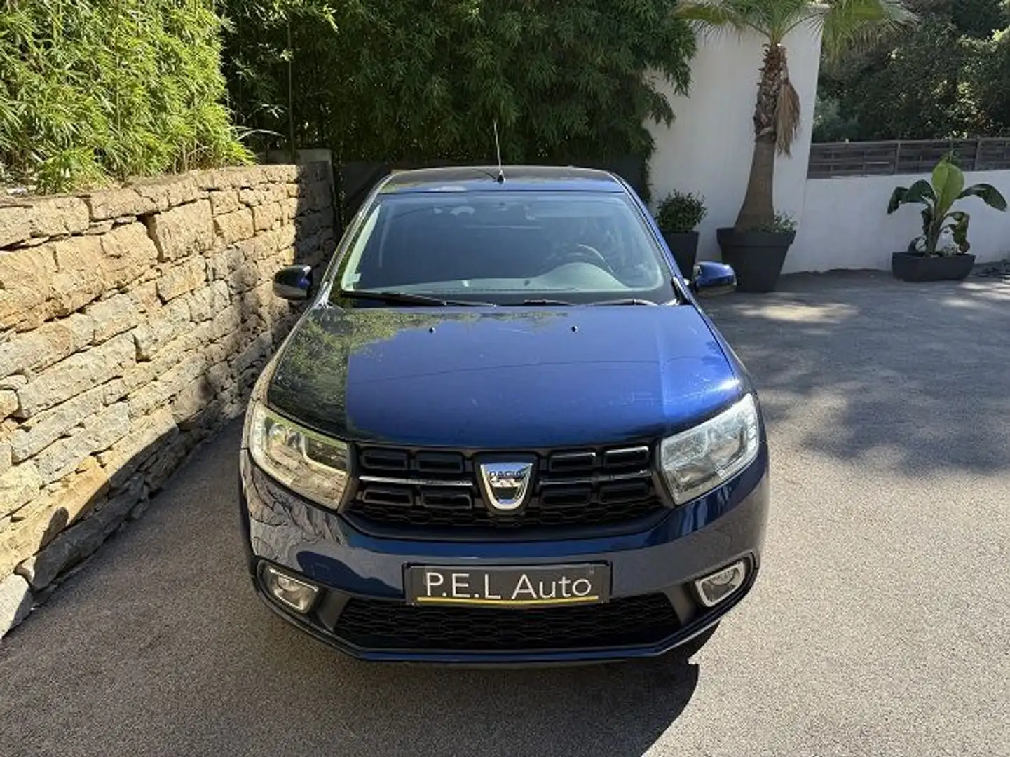 Dacia Sandero SCe 75 Lauréate Bleu - 1