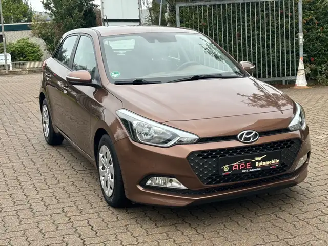Hyundai i20 YES! 1.4 Automatik 30.000KM TÜV NEU