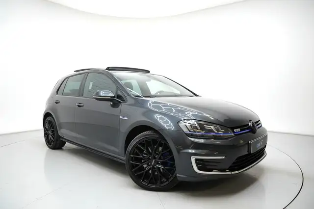 Volkswagen Golf view 3