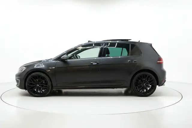 Volkswagen Golf view 4