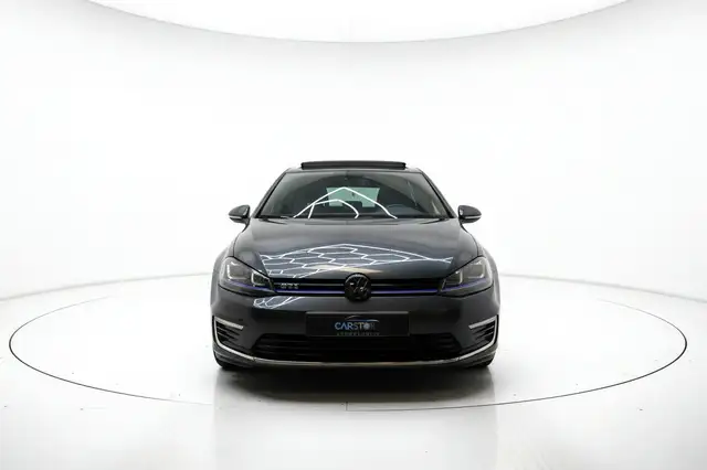 Volkswagen Golf view 2