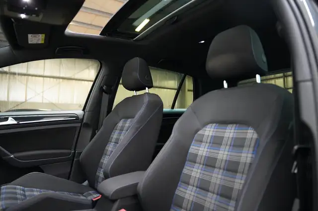 Volkswagen Golf view 13