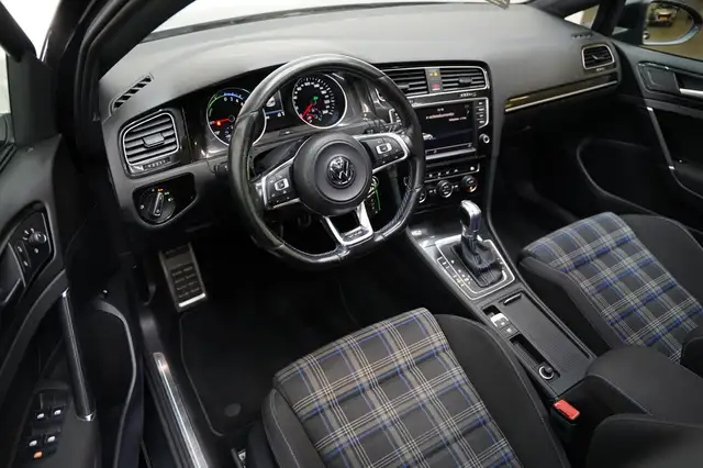 Volkswagen Golf view 12