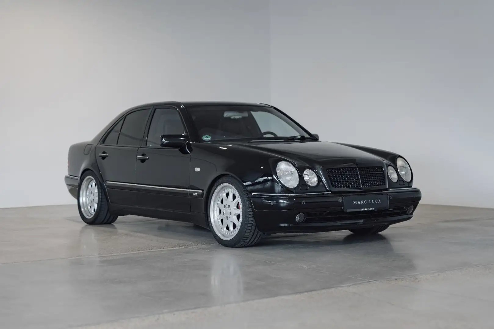 Mercedes-Benz E 60 AMG E 6.5 Brabus   Deutsch Negro - 1