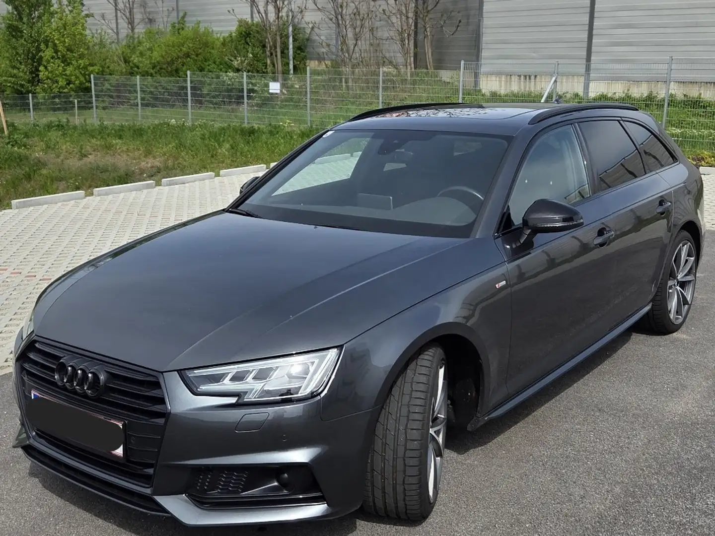 Audi A4 Avant 2,0 TDI Design S-tronic S-Line Grau - 1