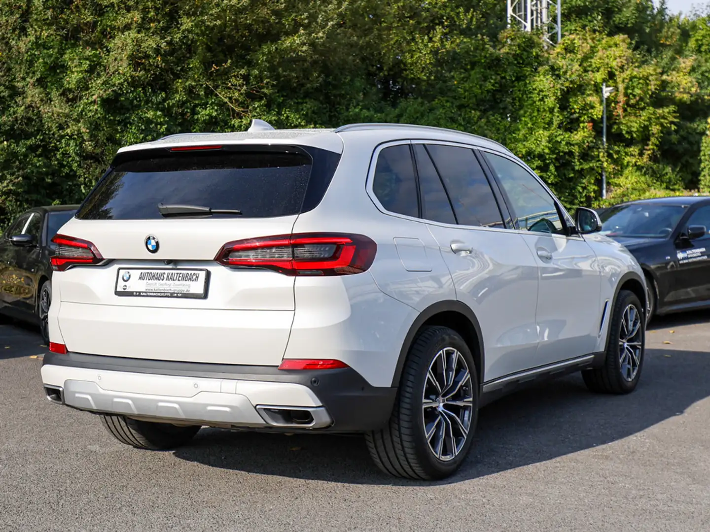 BMW X5 xDrive 30d xLine PANO AHK HUD LASER LED Weiß - 2