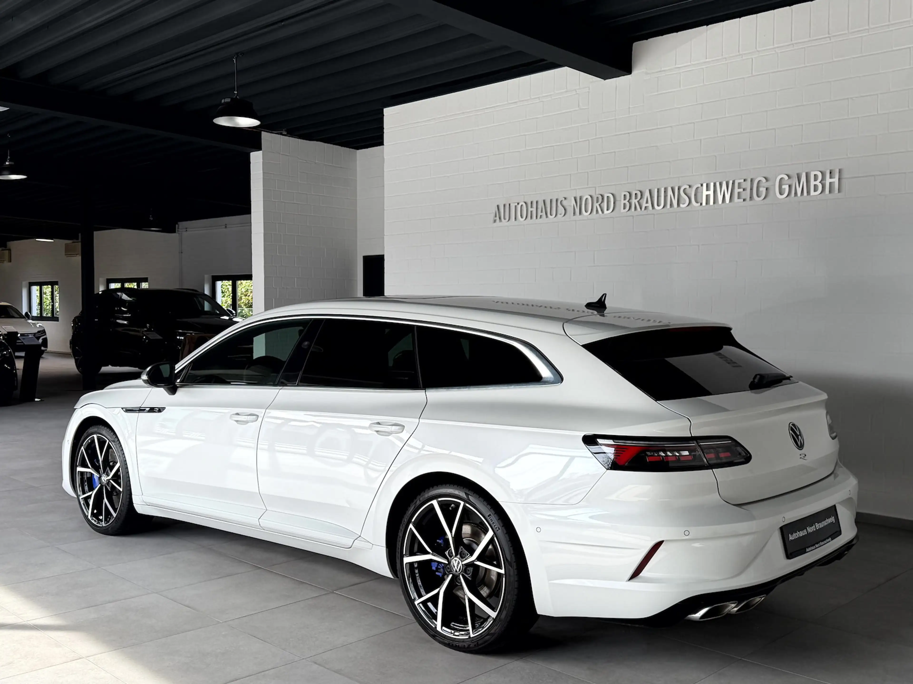 Volkswagen Arteon Shooting Brake R 2.0 TSI*Pano*H&K*HUD*AHK* — photo 5