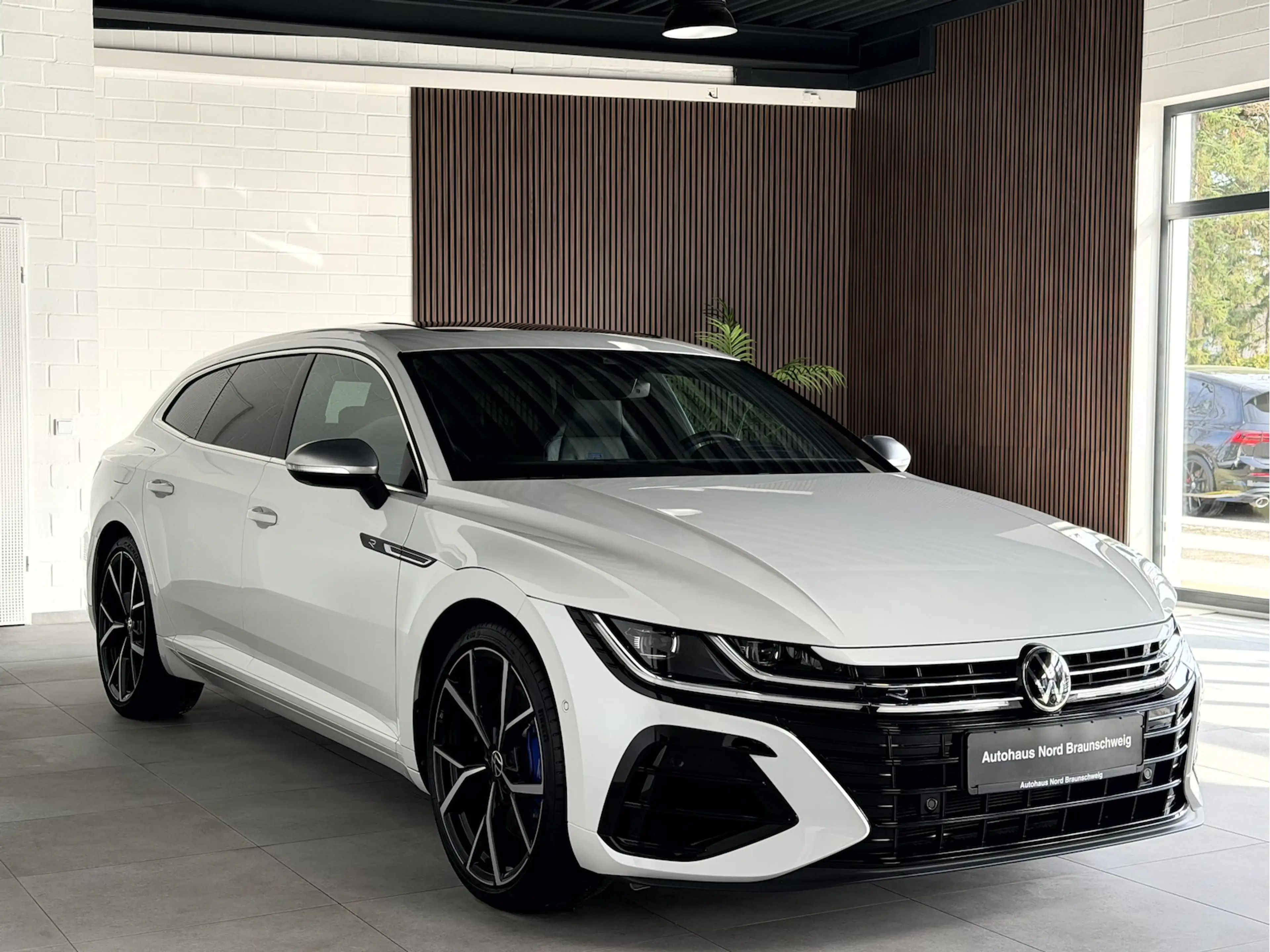 Volkswagen Arteon Shooting Brake R 2.0 TSI*Pano*H&K*HUD*AHK* — photo 4
