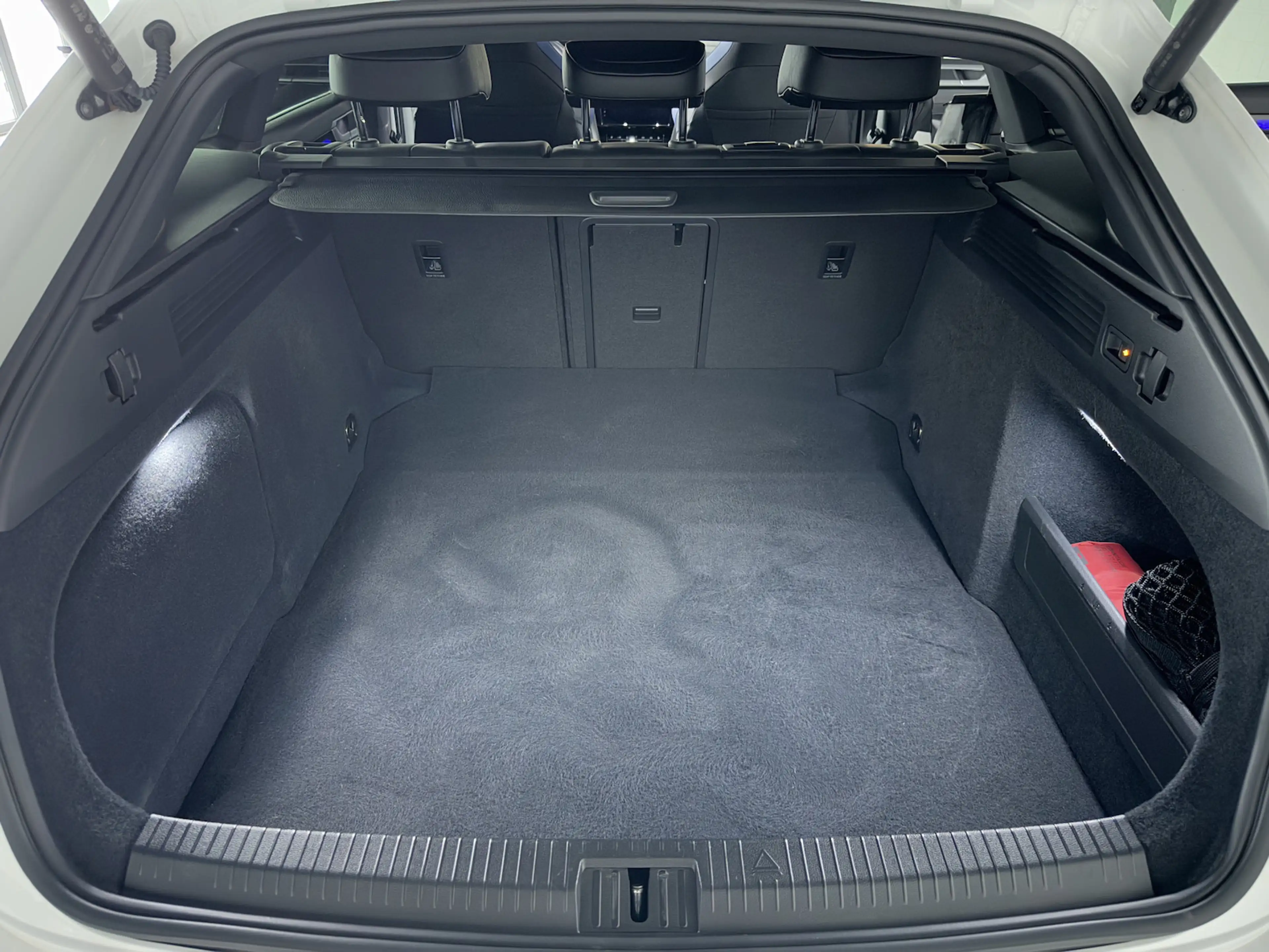 Volkswagen Arteon Shooting Brake R 2.0 TSI*Pano*H&K*HUD*AHK* — photo 7