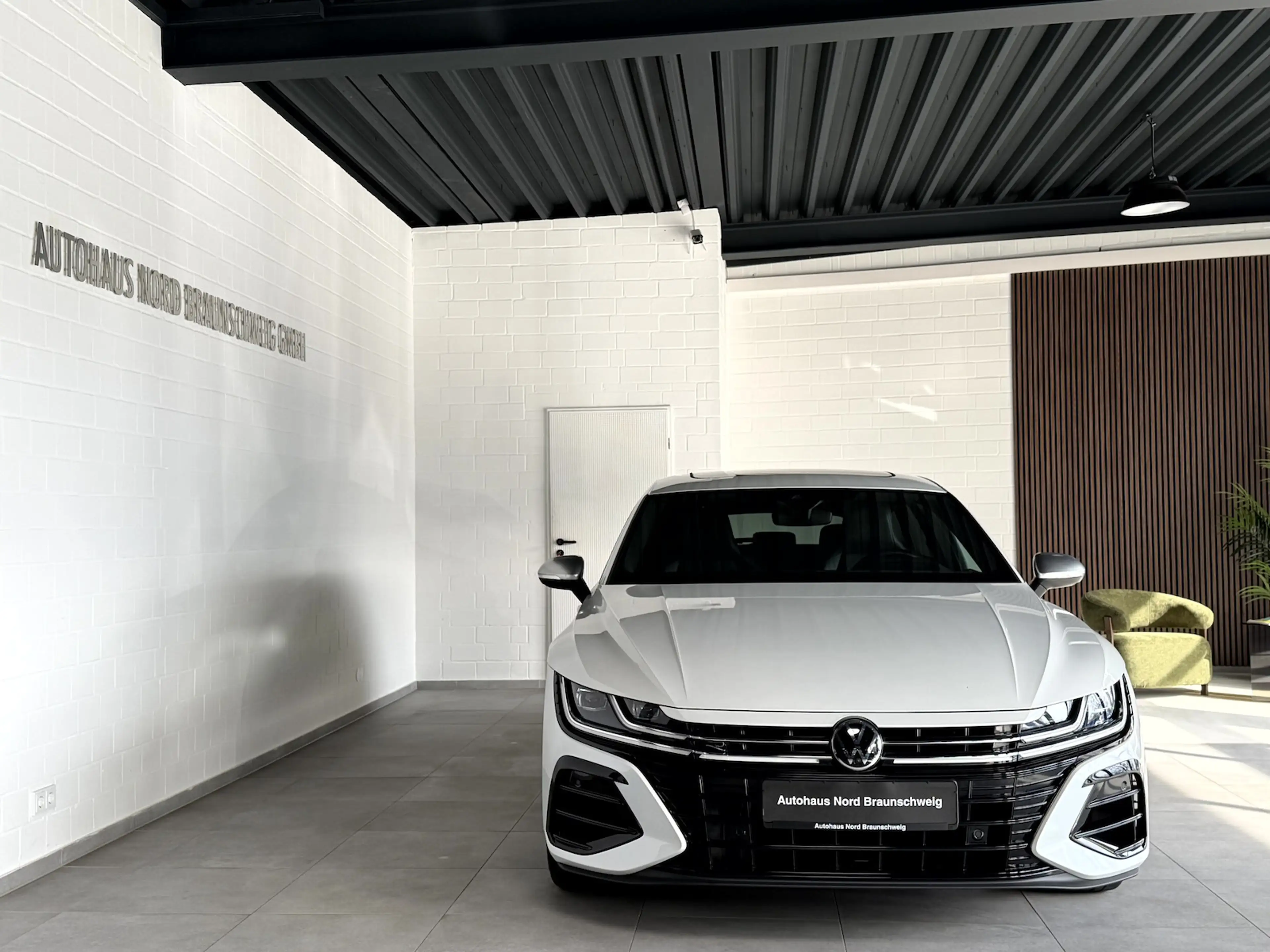Volkswagen Arteon Shooting Brake R 2.0 TSI*Pano*H&K*HUD*AHK* — photo 2